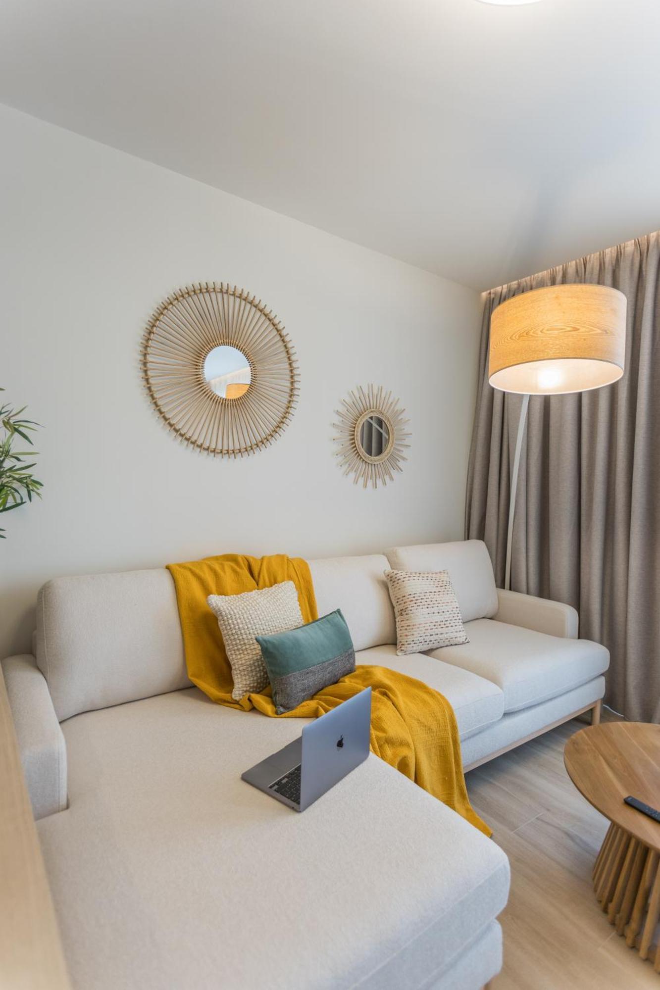 The Mediterranean Suites Pireu Exterior foto
